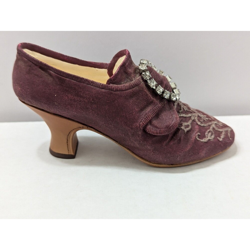 Just The Right Shoe By Raine BARONESS  #25085  Circa 1760,  With COA 1999